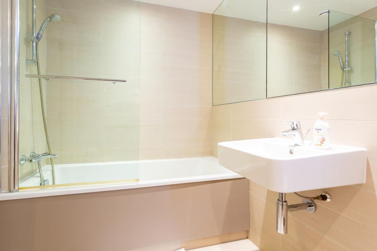 Amazing Modern 2 Bedroom Flat In Greenwich For 4 People ลอนดอน ภายนอก รูปภาพ